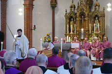 Pontifikalrequiem und Beisetzung von Weihbischof em. Johannes Kapp (Foto: Karl-Franz Thiede)